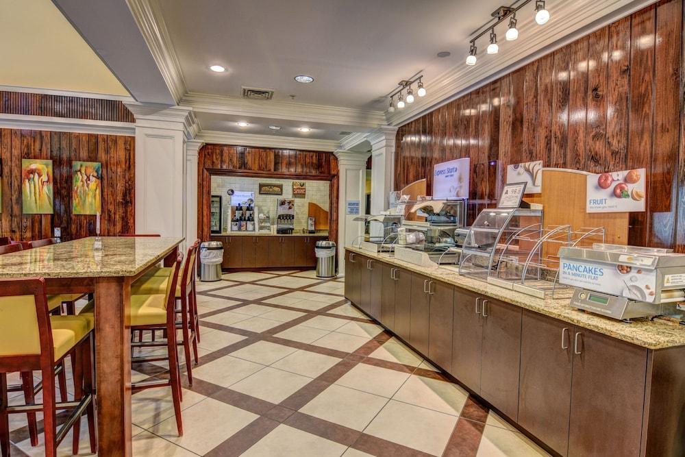 Holiday Inn Express & Suites Wallace-Hwy 41, An Ihg Hotel Buitenkant foto