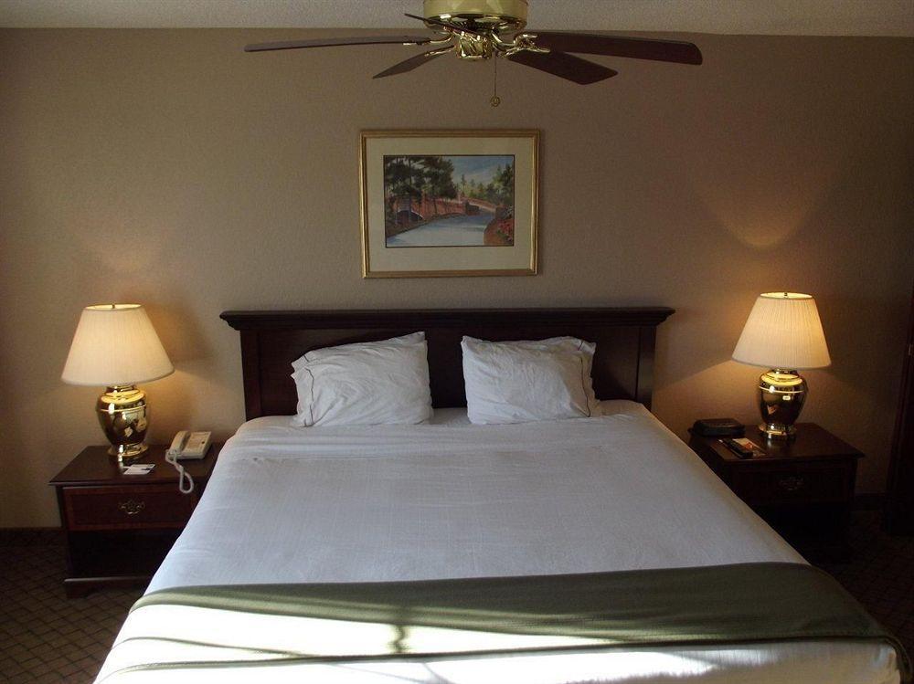 Holiday Inn Express & Suites Wallace-Hwy 41, An Ihg Hotel Kamer foto